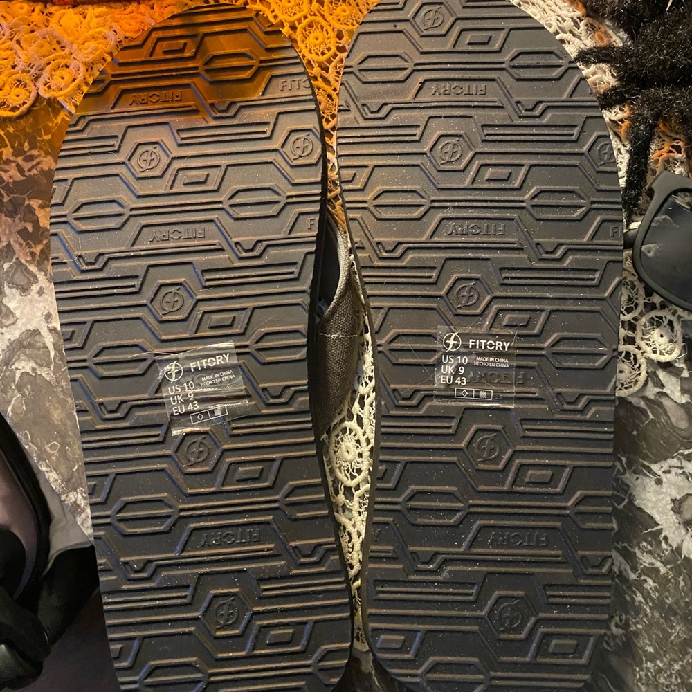 Fitory Men's Gray and Tan Sandals - Picture 3 of 3
